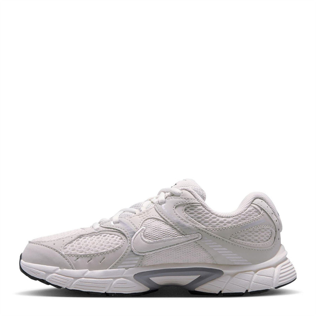 Nike V5 Runner Low Top Textured Sneakers
