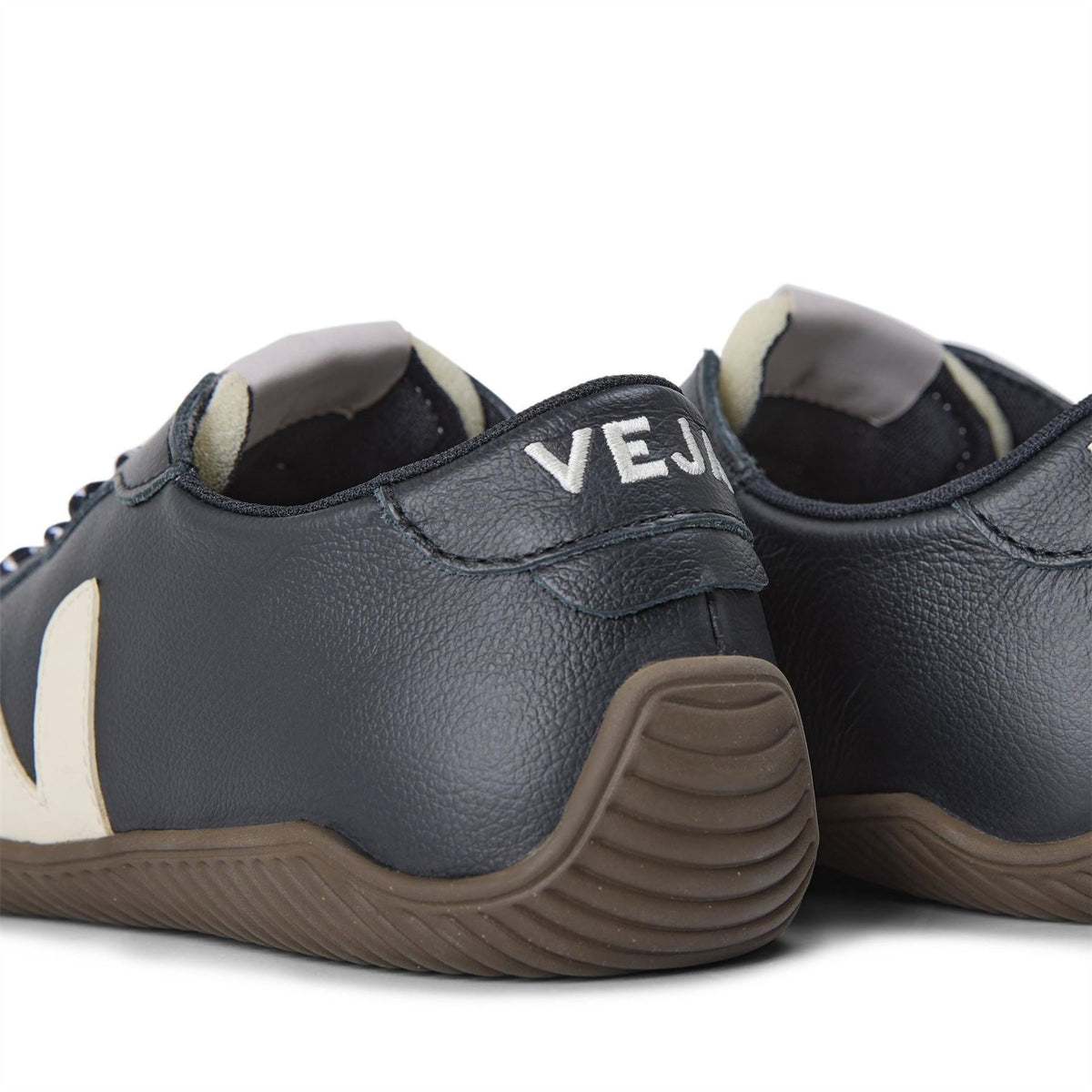 VEJA Womens Jitsu Low Top Trainers