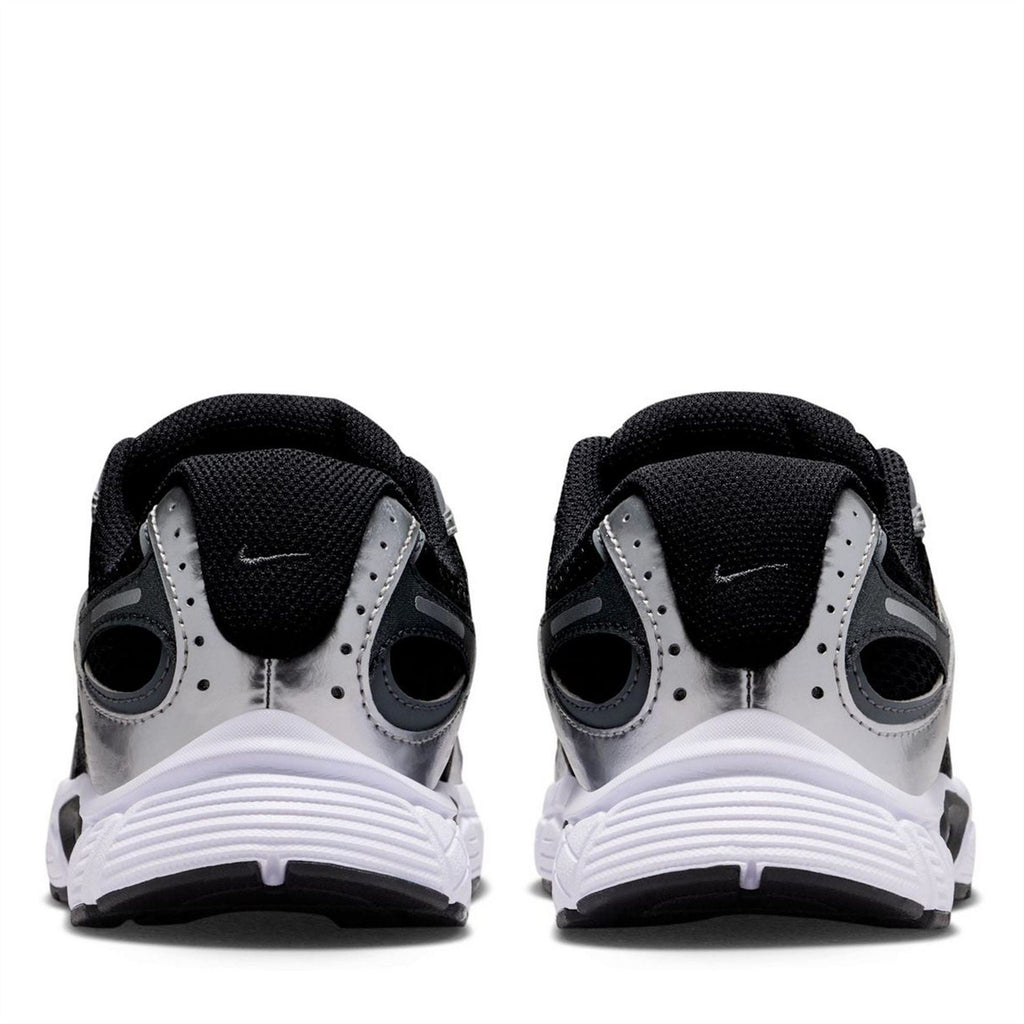Nike V5 Runner Low Top Textured Sneakers