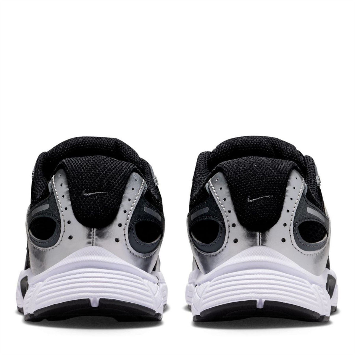 Nike V5 Runner Low Top Textured Sneakers